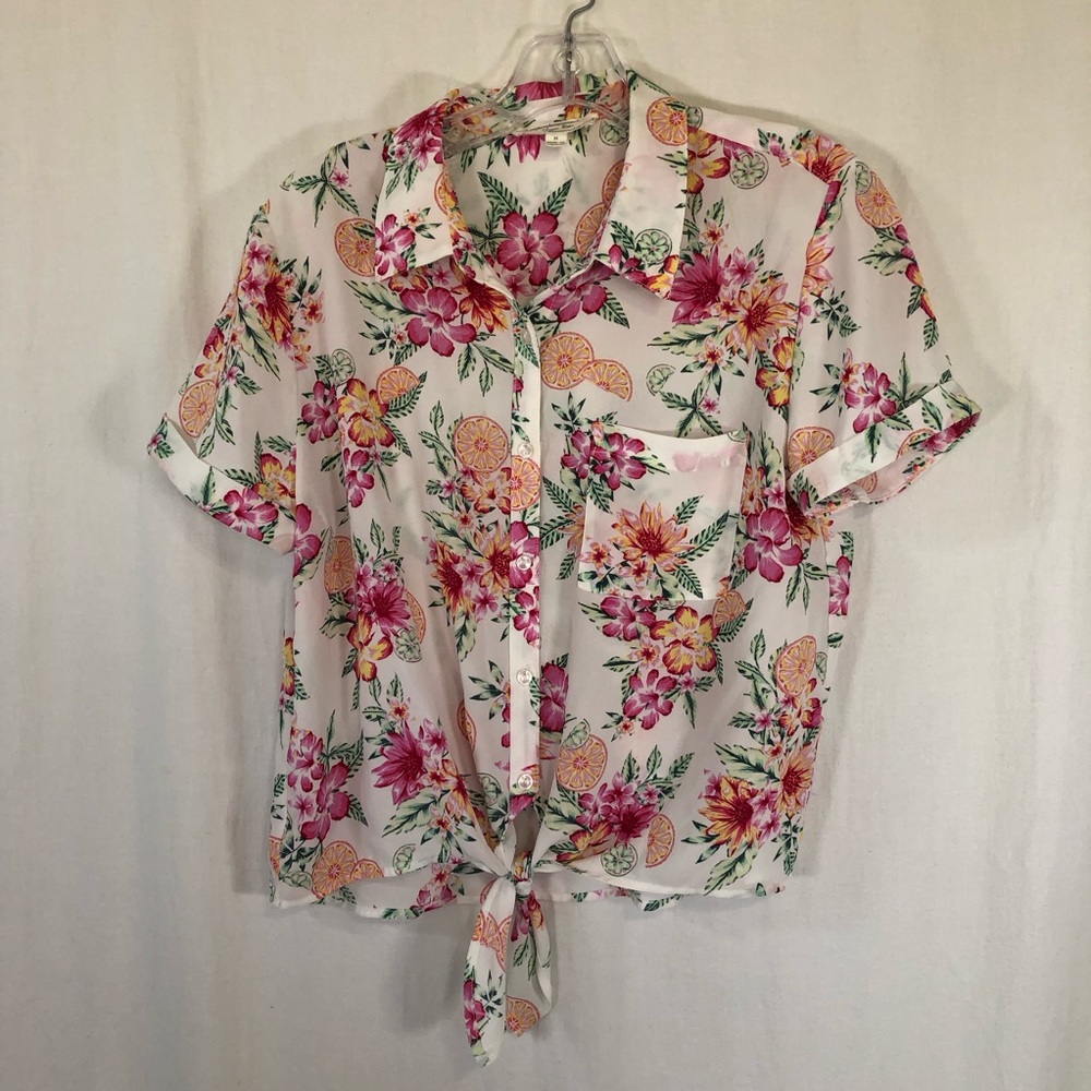 CLEARANCE 4/$15 Hippie Rose Sz M Tropical Floral Print Tie Front Button Up Top